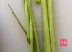 蜂蜜芹菜汁的做法图解1