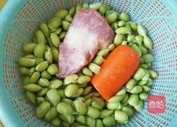 毛豆炒肉的做法图解1