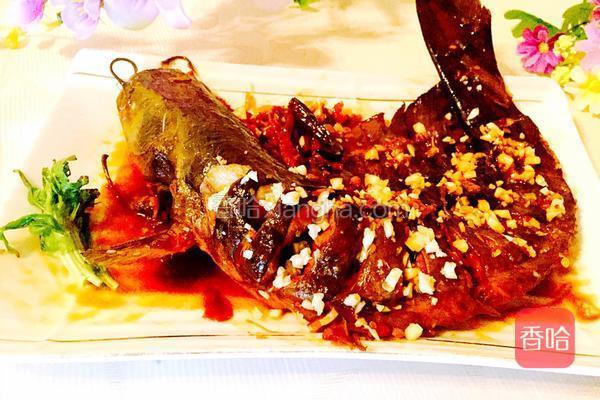 这个美化了一下,这条鲶鱼是啤酒干烧的,吃着满口都有啤酒的香味,和着