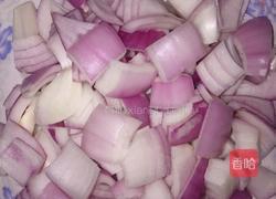 洋葱炒五花肉的做法图解3