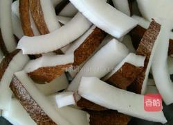 椰子煲乌鸡汤的做法图解3