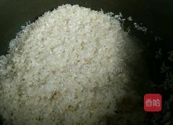 土豆腊肠焖饭的做法图解2