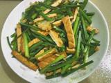 韭菜苔炒香干