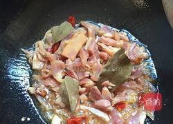 辣鸡腿炒青豆的做法图解3