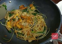 鸡蛋银芽炒河粉的做法图解7