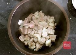 萝卜煨牛腩的做法图解3