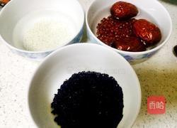 红豆黑米美颜粥的做法图解1