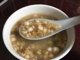 绿豆薏米芡实粥