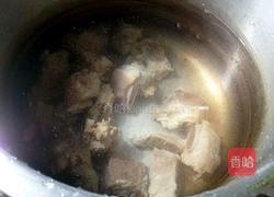 西红柿排骨汤的做法图解4