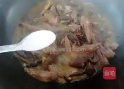 雞翅燉蘑菇的做法圖解16