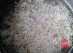 蛋黄麻酱拌面的做法图解3