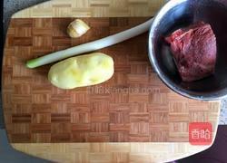 土豆牛肉的做法图解1