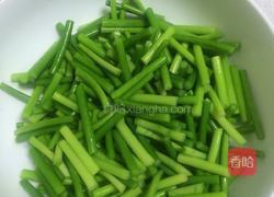 蒜苔炒腊肉的做法图解2