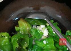 蒜香虎皮辣椒的做法图解3