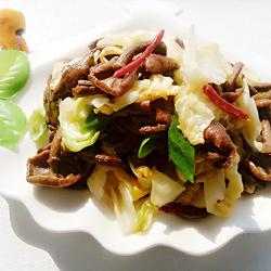 卷心菜炒滑子蘑的做法[图]