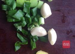 菠菜土豆汤的做法图解1