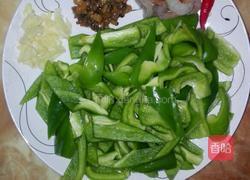 虾仁肉酱炒青椒的做法图解1