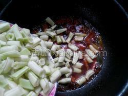 加什么可以把肉炖得软烂 MjUwX2MxXzA