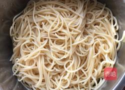 黑椒牛柳炒意面的做法图解2