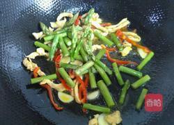 杏鲍菇炒鸡丝的做法图解4