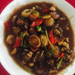 板栗焖田鸡的做法[图]
