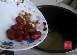 小米红枣核桃稀饭的做法图解5