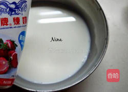 蛋奶炼乳布丁的做法图解2