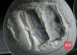 炸带鱼的做法图解3