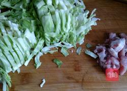 包菜肉丝焖饼的做法图解1