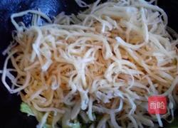 包菜肉丝焖饼的做法图解4