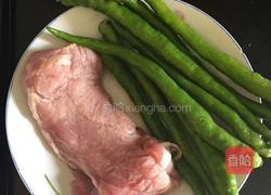 辣椒炒肉的做法图解1