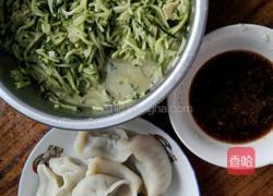 白菜韭菜肉饺子的做法图解3