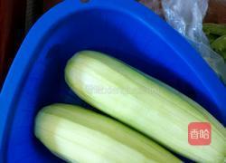 西葫芦鸡蛋烫面蒸饺的做法图解1