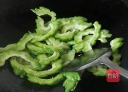 苦瓜炒蛋的做法图解4