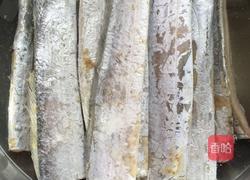 炸带鱼的做法图解1