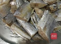 炸带鱼的做法图解2