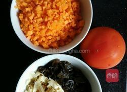 胡萝卜木耳豆皮盖浇饭的做法图解1
