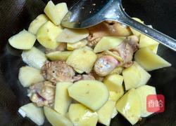 土豆炖鸡腿的做法图解4