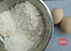 自创鸡蛋饼的做法图解1