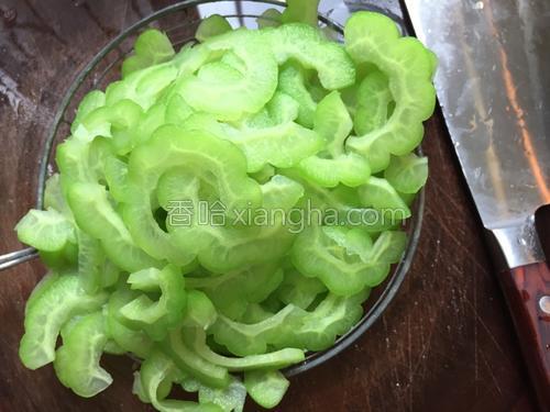 虾仁鸡蛋炒苦瓜的做法大全