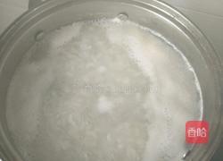 牛奶稀饭的做法图解2