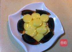 皮蛋拌樱玉豆腐的做法图解2