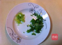 皮蛋拌樱玉豆腐的做法图解3