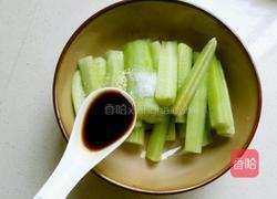 咸蛋黄凉拌黄瓜的做法图解3
