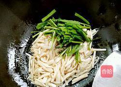 杏鲍菇炒韭菜的做法图解4