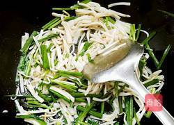 杏鲍菇炒韭菜的做法图解5