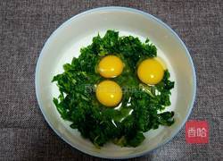 芹菜叶鸡蛋饼的做法图解1