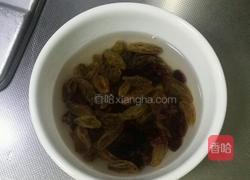 可爱的葡萄干蔓越莓软欧的做法图解2