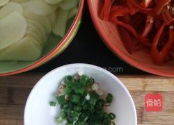 红辣椒丝炒土豆片的做法图解2