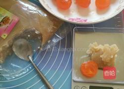 蛋黄莲蓉月饼的做法图解3